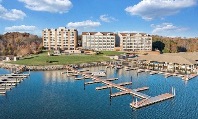 Huddleston Appartement | #113 Pointe - 1 Bedroom Lakefront Condo at Mariners SML