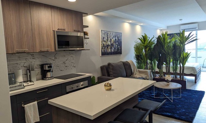 Heredia Appartement | 113 Rocks, Perfect location for business and having everything within reach.