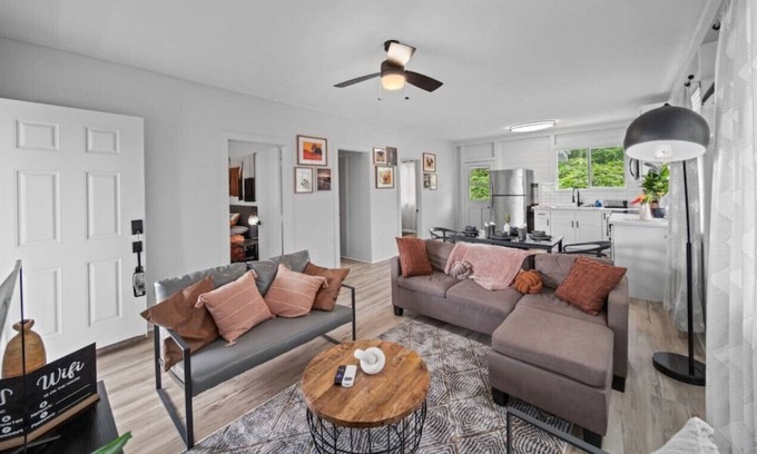 Hilo Maison | 117 Wainaku St, Hilo, Unit C