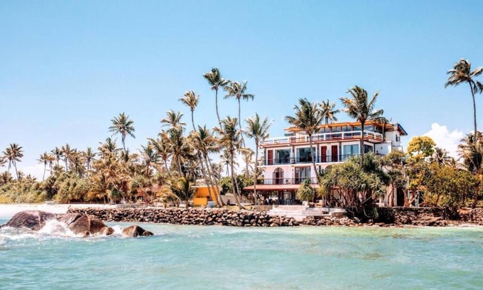 Polhena Station Balnéaire | 12 Bed Rooms Luxurious beachfront villa in Polhena