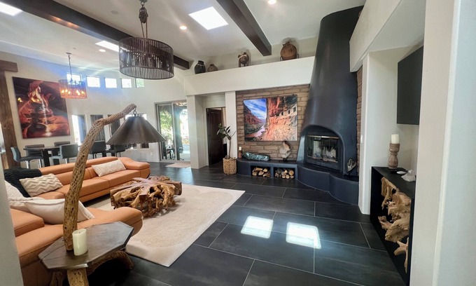 Pinnacle Peak Maison | 12+ chambres Custom Home w / 2 casita, cours de déchiquetage 18 trous et grotte d'homme