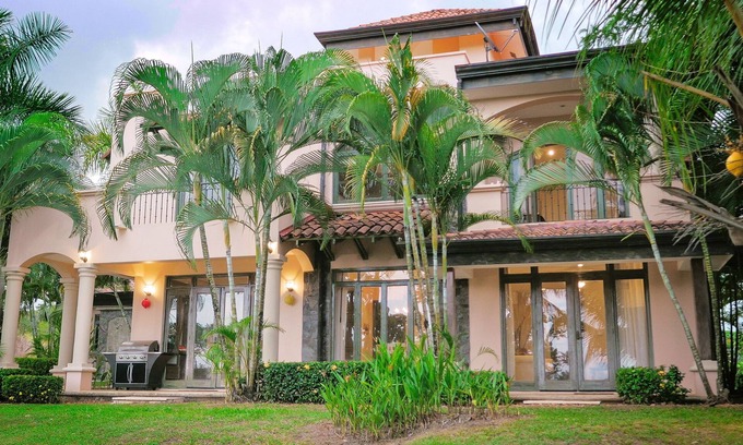 Esterillos Este Villa | GRAND DOMAINE, 3 PISCINES, VUES SUR OCÉAN , EVENTS, PINGPONG, SRVC CONCIERGE,