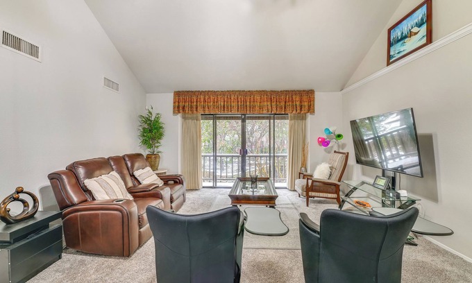 Las Colinas Copropriété | 12 Mi to Downtown Dallas: Irving Condo w/ Balcony