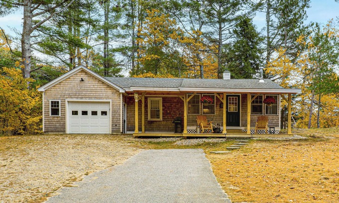 New London Cottage | New London Cottage w/ Grill, Lake & Beach Access