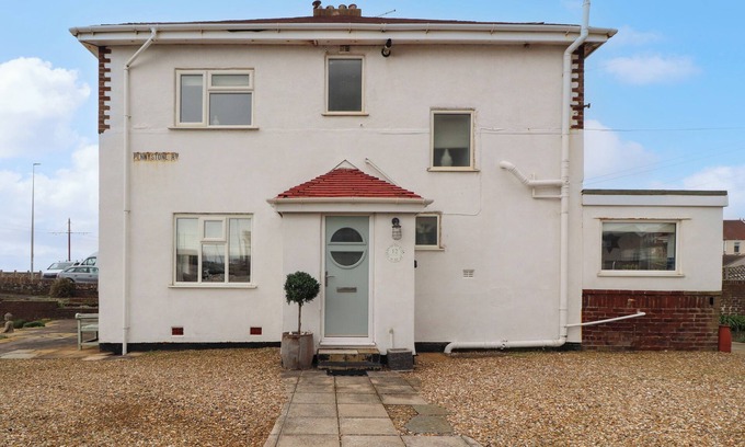 Bispham Maison | 12 PENNYSTONE ROAD, pet friendly, with a garden in Blackpool