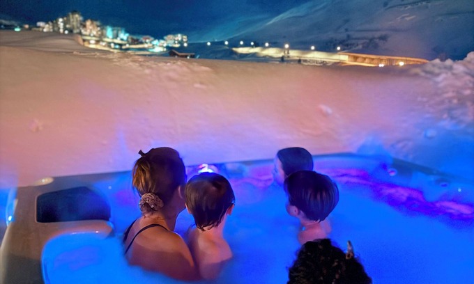 Tignes Appartement | 12-person chalet with lake view