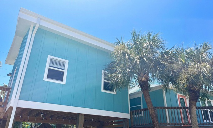 Mid Island Maison | 120 Falkirk Island Cottage - Freestanding home by the Beach!