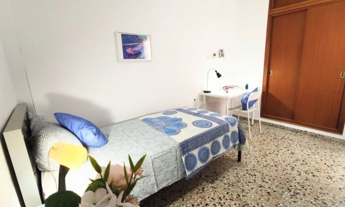 Paterna Station Balnéaire | 120 m² Chambre privée ∙ 1 chambre ∙ 4 personnes