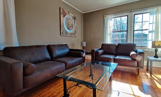 Charles Town Copropriété | Condo de 1200 pieds carrés au-dessus de l'abolitionniste Ale Works Charles Town avec buanderie et terrasse # 201