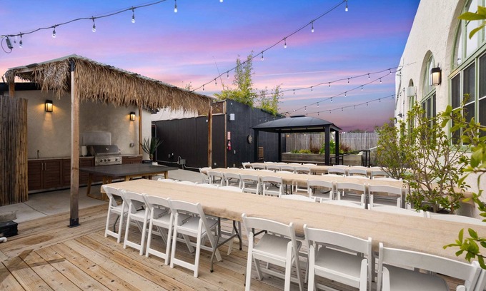 Stockton Hôtel | 12BR Retreat @ Resort 48 guests. Expand to 34BR.