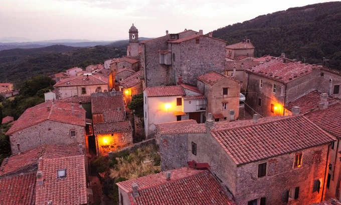 Prata Maison | 12th century Tuscan home in the hills of Tuscany.
