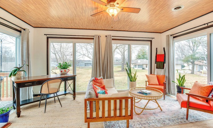 Blue Springs Maison | 13 Mi to Arrowhead Stadium: Blue Springs Home!