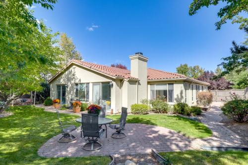 Reno Maison | 13 Mi to Slopes Cozy Home with Fenced Yard in Reno