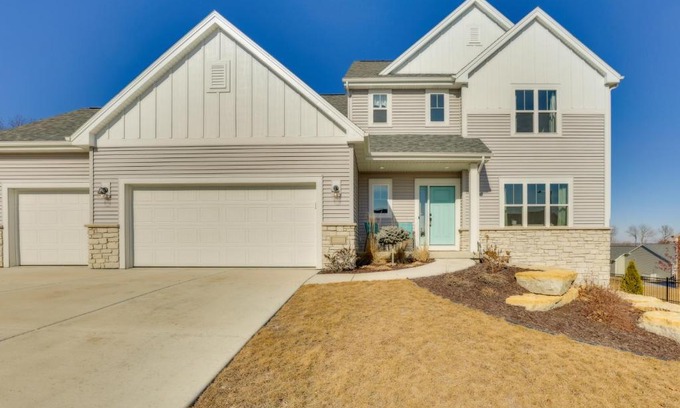 Hanover Maison | 13 Mi to University of Wisconsin Suburban Home