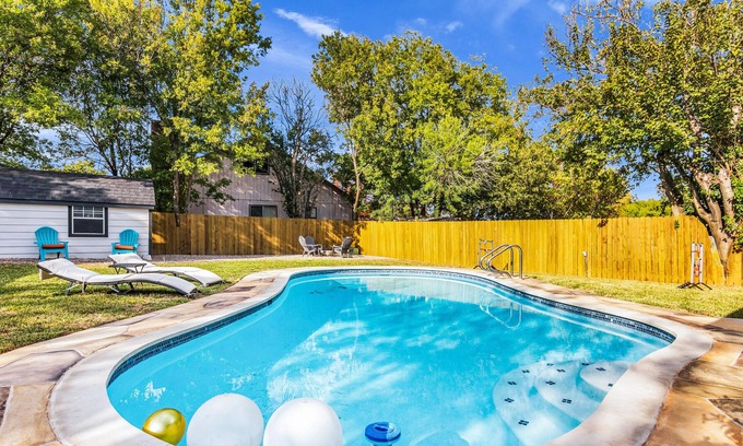 McNeil Maison | 13 minutes from the Austin Downtown, Pool, Escape to the best getaway