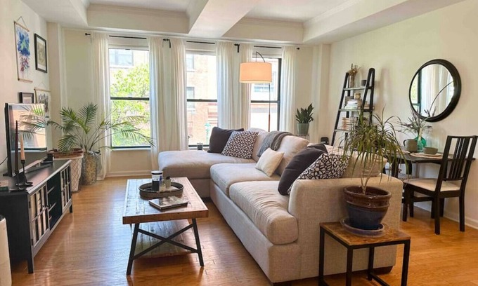 Downtown Syracuse Appartement | Stylish 2-Bed Retreat in Downtown Armory Square