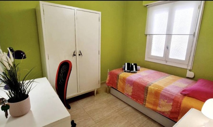 Alicante Station Balnéaire | 135 m² Chambre privée ∙ 1 chambre ∙ 1 personne