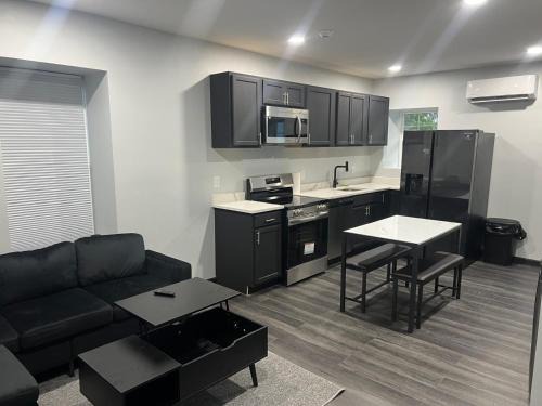 Newtonville Appartement | 1368 Central Ave APT#1