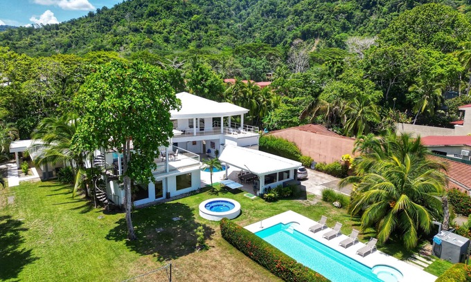 Jaco Maison | 14 chambres Jaco Beach Front Estate home - Cet endroit est incroyable!