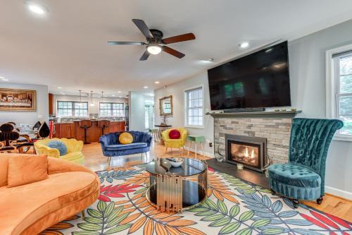Colesville Maison | 14 Mi to DC Retreat with Hot Tub and Sunroom!