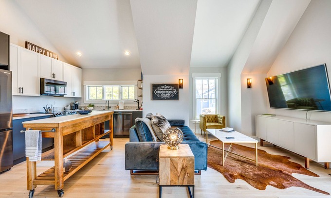 North Central Westminster Appartement | 14 Mi to Dtwn Denver: Sleek Westminster Home