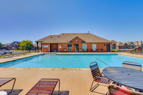 Edmond Maison | 14 Mi to Dtwn OKC Edmond Gem with Fenced Yard!