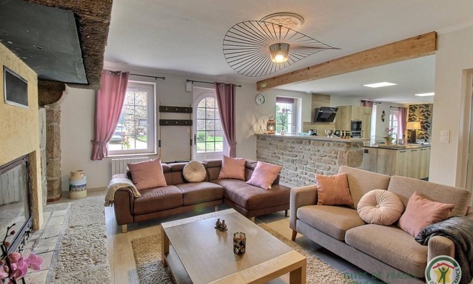 Plenee-Jugon Maison | 140 m² Gîte ∙ 4 chambres ∙ 8 personnes