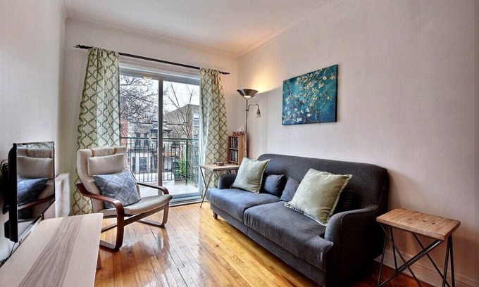 Rosemont-La Petite-Patrie Appartement | #141 Bright,Comfortable & Renovated APT in Rosemont