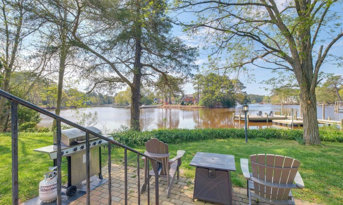 Mathews Maison | 15 Mi to Gloucester: Waterfront Mathews Home!