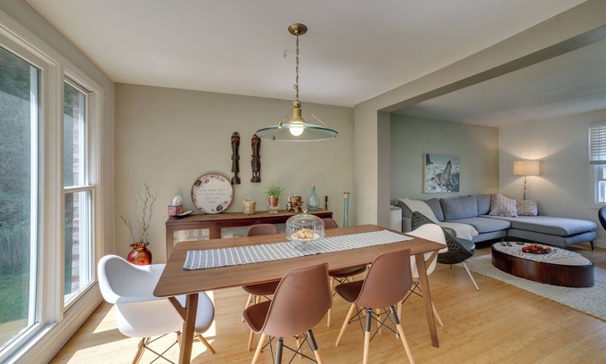 Monroe Heights Maison | 15 Mi to Pittsburgh: WFH-Friendly Home w/ Deck