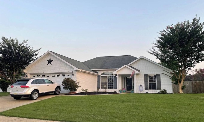 Northport Maison | 15 min drive to GAME day! 3b/2bth home