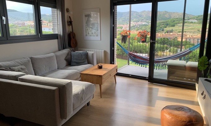 Montgat Appartement | Barcelone, Superbe appartement pied de plage avec piscine et parking