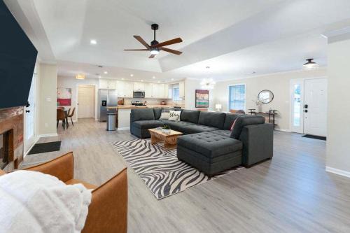Tuscaloosa Maison | 15 Min to UA Private Heated Pool Huge Yard Luxe Master