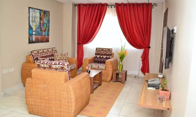 Kokomlemle Appartement | 15 Minutes from Accra City Center 2BDR apartment/2.5 Bathrooms