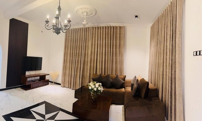 Hendala Appartement | 15 minutes to Port City and Galle Face Greens!