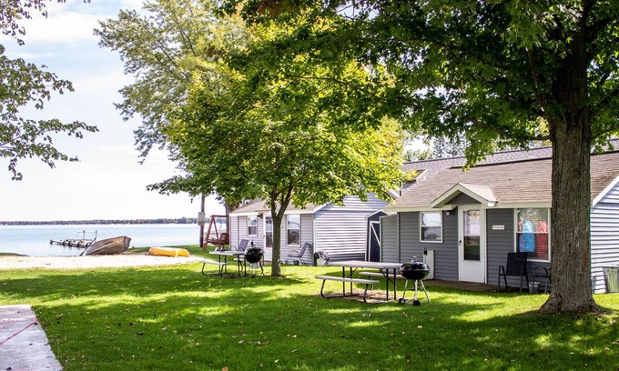 Houghton Lake Station Balnéaire | 15 Steps from the Lake