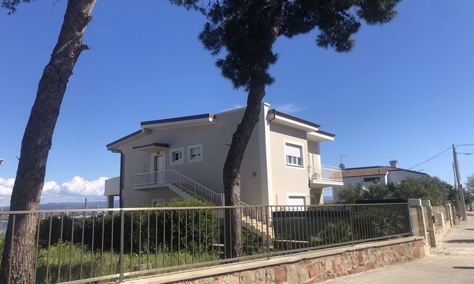 Fertilia Appartement | 150-square-meter beachfront apartment in Fertilia