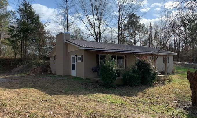 Rogersville Maison | 1500 sq ft house located on m y farm. open floor plan