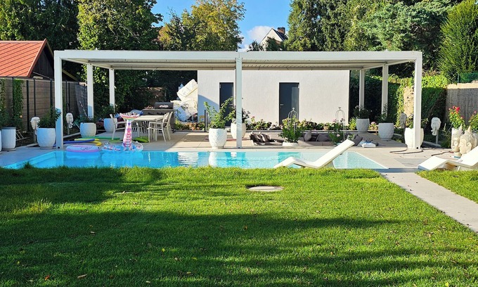 Thalkirchen - Obersendling - Forstenried - Furstenried - Solln Appartement | 150m² Luxurious City Home + Pool + Garden + Koi Pond + Kids Playground + Kitchen