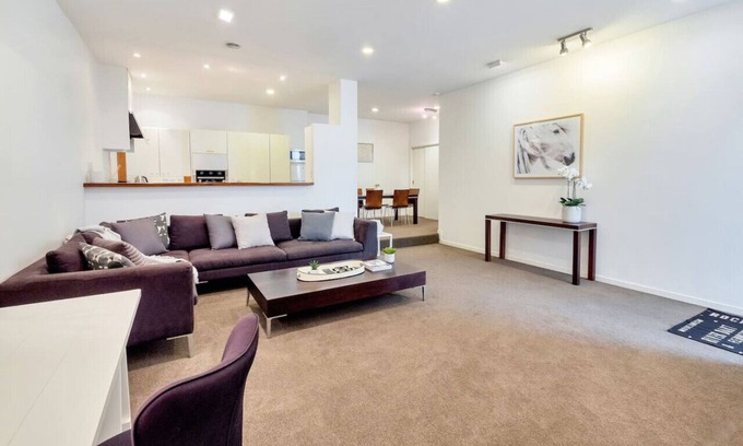 Epsom Appartement | Spacieux appartement de 2 chambres à Newmarket avec parking