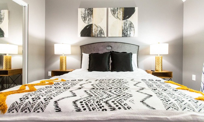 University Heights Appartement | 15min->Beach*Walk to Cafes*Full Kitchen- W/D