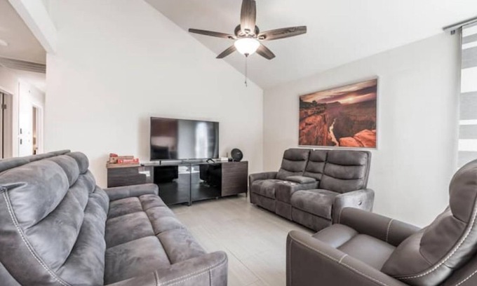 Paradise Maison | 15min from strip 3bdrm 2bath