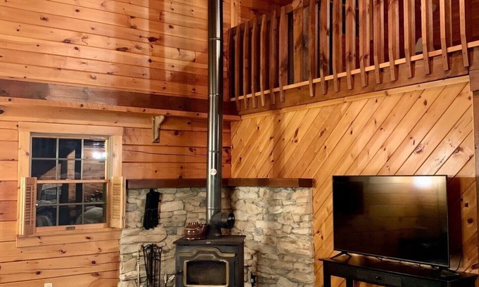 Albrightsville Cabine | CABINE EN BOIS avec bain à remous INTÉRIEUR et salle de jeux - Animaux acceptés