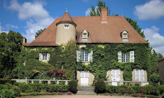 Artonne Villa | Chateau du 15eme siècle avec piscine, parc et dependance - Auvergne