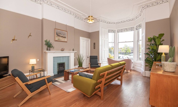 Warriston Cottage | 16/ 1 Eildon Street - an edinburgh that sleeps 4 guests in 2 bedrooms