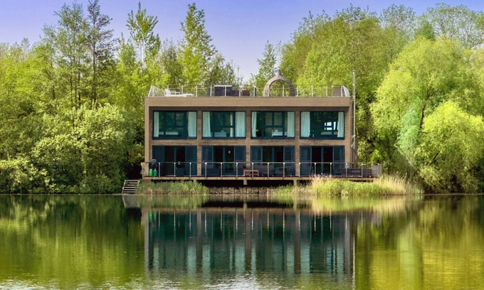 Lechlade Maison | 16 Huntsman Lake, Lakes by Yoo, 4 bed/sleeps 8 +2 kids, roof top/Spa/pool
