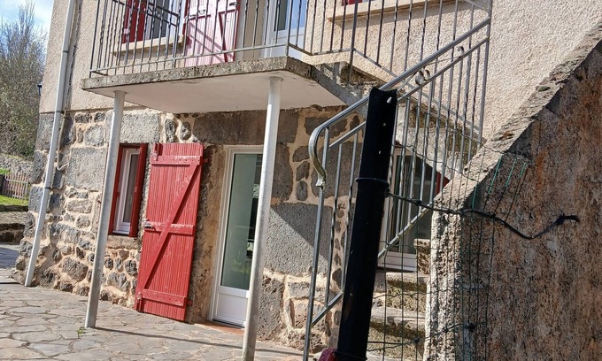 Seneujols Maison | A 16 Km du PUY EN VELAY MAISON DE VILLAGE TERRAIN CLOS