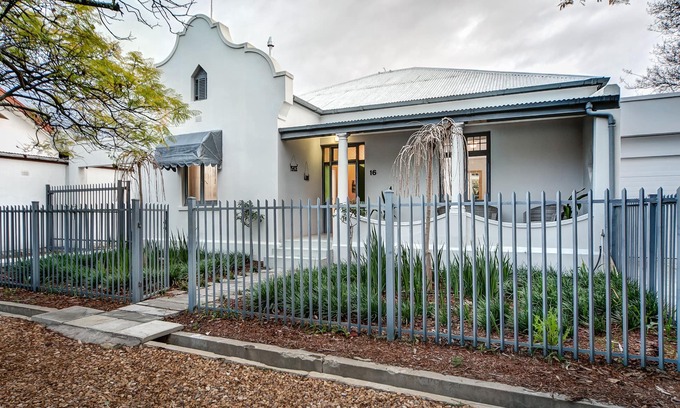 Robertson Maison | 16 White House - Country live at its best in Robertson only 160 km from Cape Town.