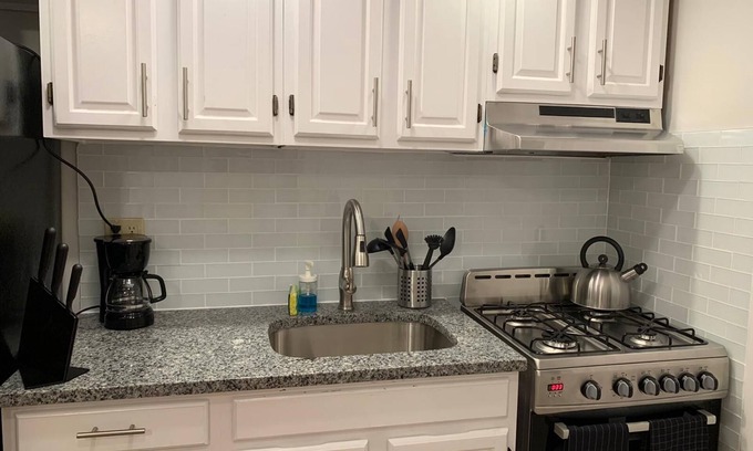 Industry Appartement | 1631 2C · Superbe 1 lit Apt./20 min à NYC-Parking Disp.