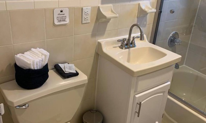 Industry Appartement | 1631 2H · Adorable 2 lits Apt / 20min à NYC-Parking Dispo.